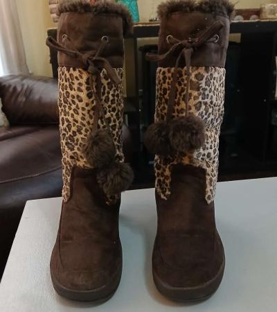 SO Wear it Declare it Snow Boots for Women Size 8 - Thumbnail 2