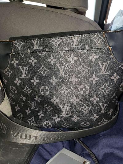 Louis Vuitton crossbody - Thumbnail 2