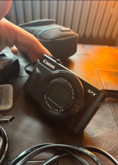 Canon powershot g7x mark II Bundle - Thumbnail 4