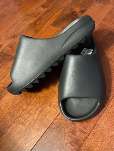 Yeezy Slide Mens Size 11 Onyx - Thumbnail 2