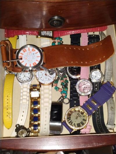 10lbs of jewelry - Thumbnail 6