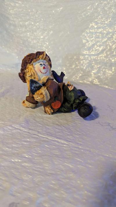 Resin Gardening Scarecrow Girl Figure - Thumbnail 2