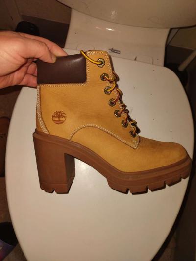 timberland heeled boots size 6 - Oroville, California