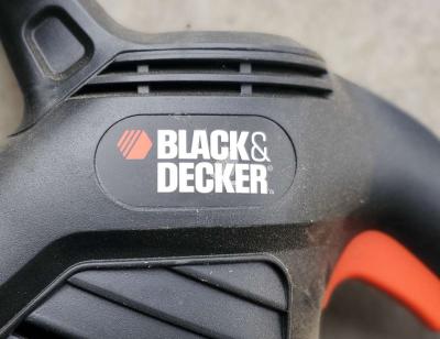 Black  Decker  Electric Corded Hedge Clipper 17  120V  28 Am - Thumbnail 4