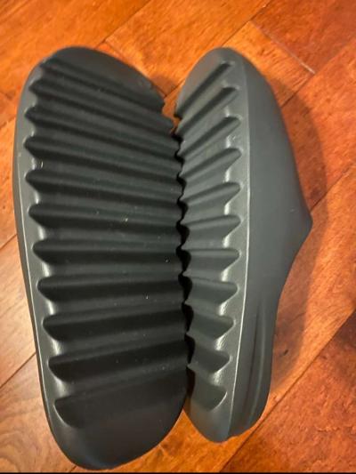 Yeezy Slide Mens Size 11 Onyx - Thumbnail 3