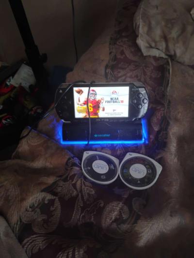 SONY 2000 PSP W Games And case - Thumbnail 6