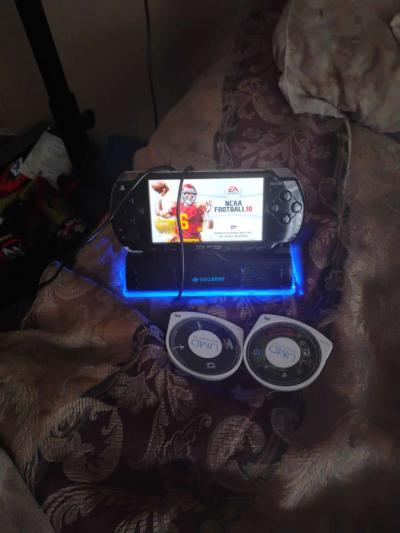 SONY 2000 PSP W Games And case - Thumbnail 5