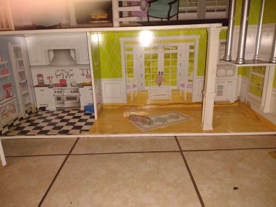 Barbie house 4 ft tall - Thumbnail 2