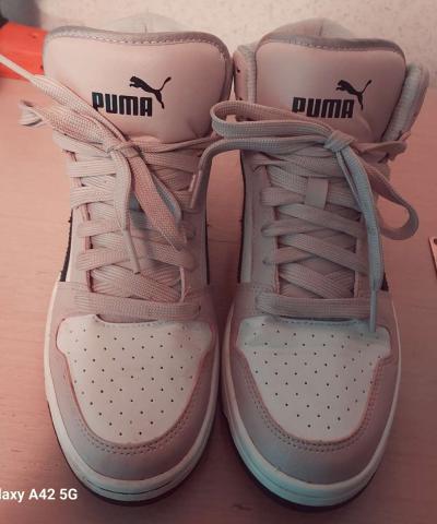 Womens Pumas size 7 - Thumbnail 2