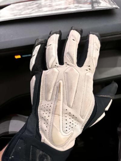 Two left hand gloves for Centers and one XLone XXL - Thumbnail 2