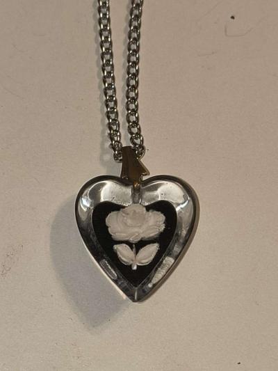 Flower Heart Necklace - Thumbnail 5