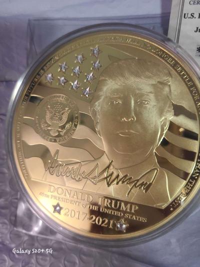 Donald trump jumbo coin layered in 24k gold - Thumbnail 6