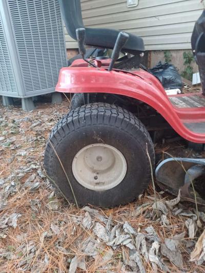YardMachine Riding Lawnmower - Thumbnail 2