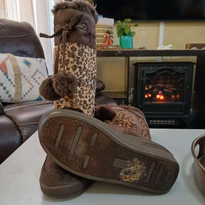 SO Wear it Declare it Snow Boots for Women Size 8 - Thumbnail 4