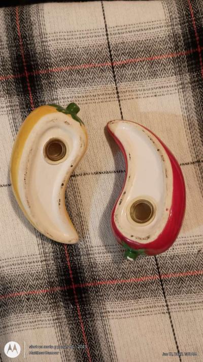 Chile pepper salt and pepper shakers - Thumbnail 2