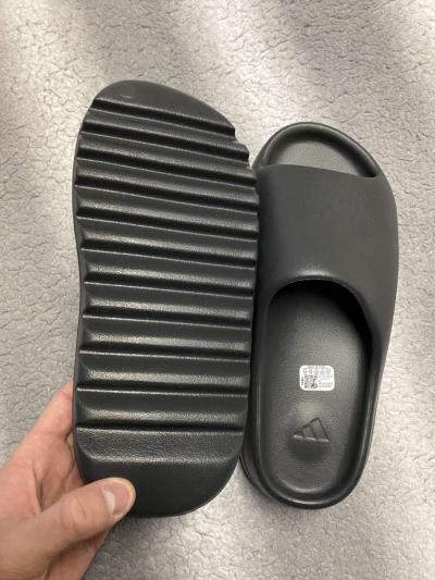 Yeezy Slide Onyx Size 11 - Thumbnail 4