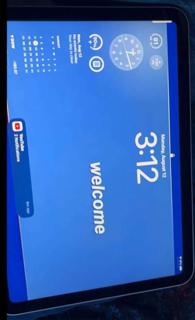 iPad 10th Generation - Thumbnail 2