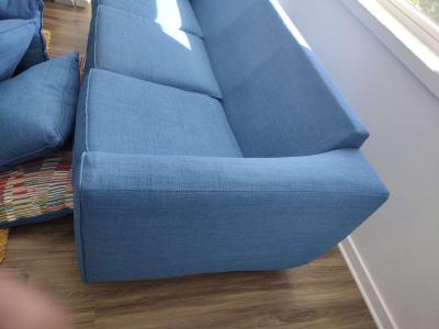 sofa and rug - Thumbnail 3
