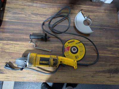 DeWalt Medium Angle Grinder Tool