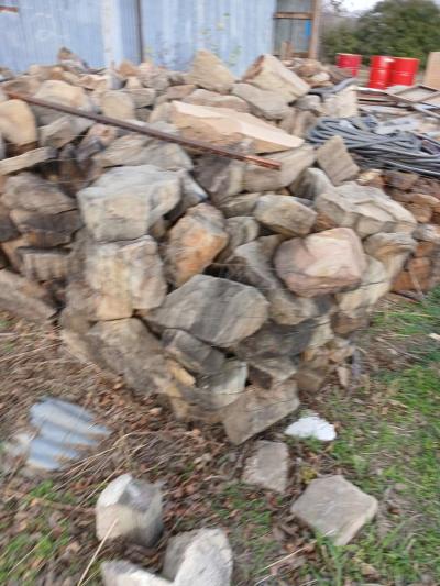 8 pallets of landscaping stones - Thumbnail 2