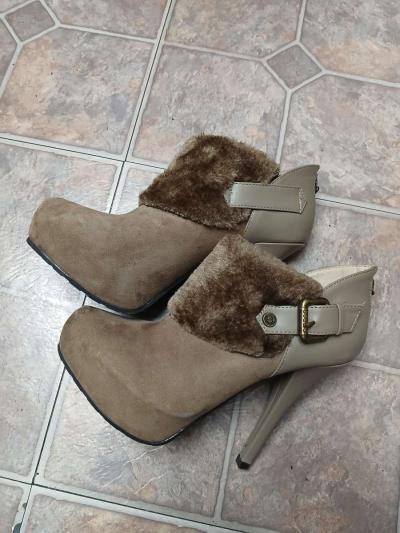 boots guess - Fontana, California