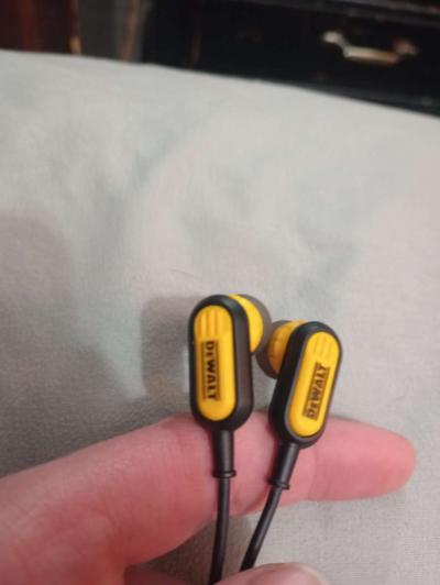 DeWalt noise cancellation Bluetooth earphones - Thumbnail 2