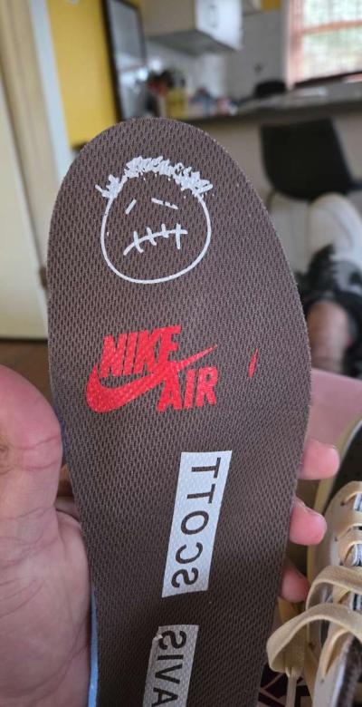 air jordan travis scott never worn - Thumbnail 3