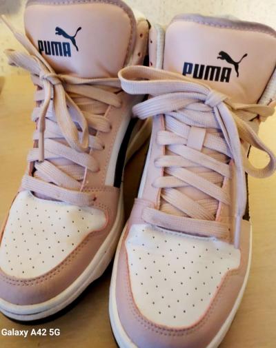 Womens Pumas size 7 - Thumbnail 3
