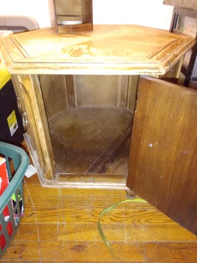 Two wooden side cabinets - Thumbnail 2