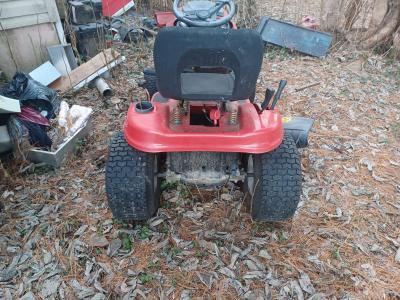 YardMachine Riding Lawnmower - Thumbnail 3