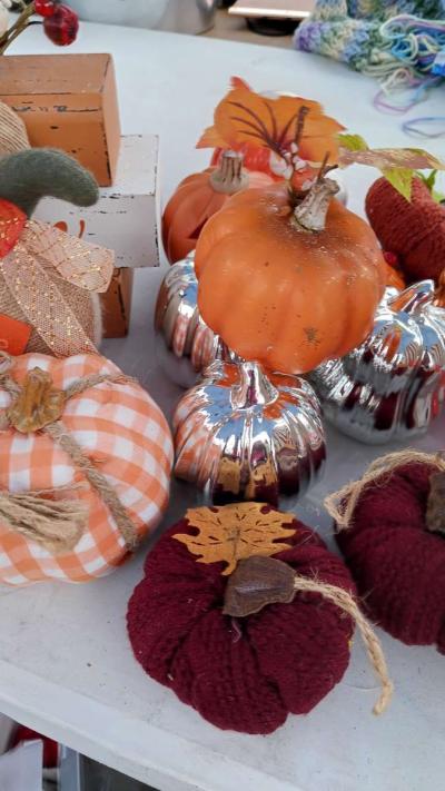 Halloween ornament all for 35 in perfect condition - Thumbnail 6