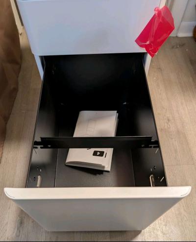 Three drawer lockable vertical filing cabinet - Thumbnail 4