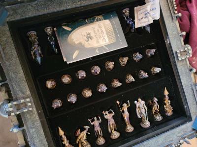 Lord of the Rings chess piece set with gold pieces - Thumbnail 2