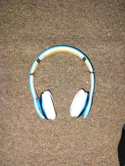 beats by Dre headphones - Thumbnail 3