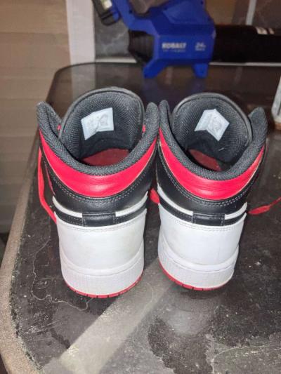 Nike Jordan 1 zise 5 they do have creases and are clean - Thumbnail 3