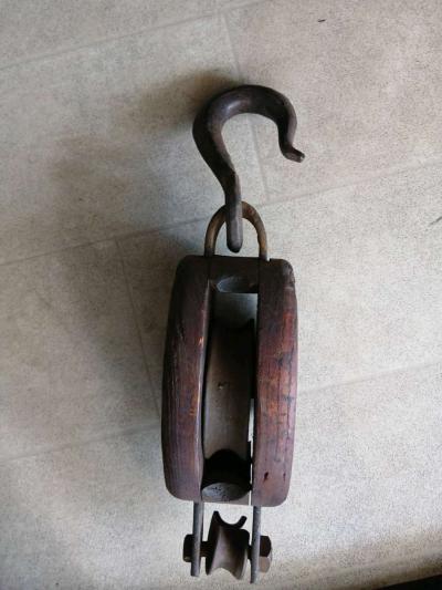 antique barn pulley - Thumbnail 4