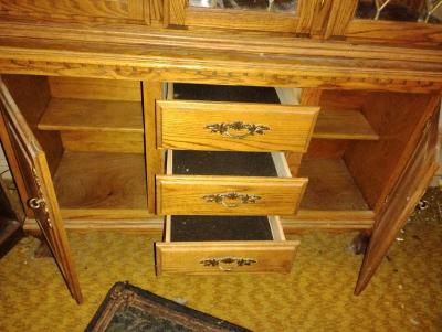 Amish china hutch - Thumbnail 3