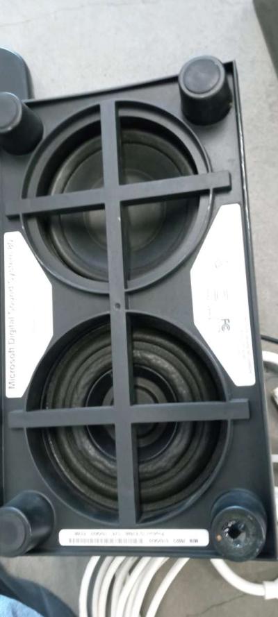 the speaker  and the subwoofer - Thumbnail 4