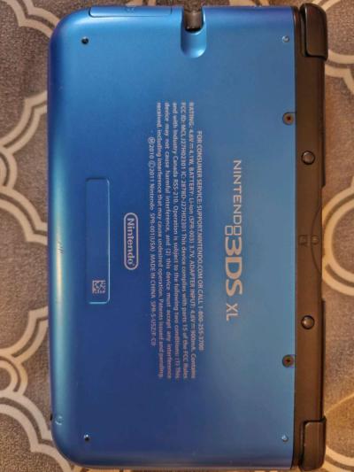 3DS XL W Charger Stylus Case And Games - Thumbnail 2