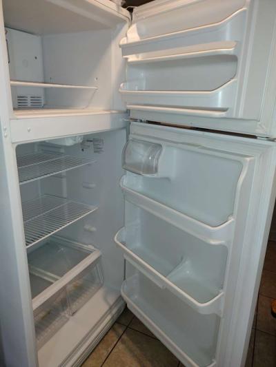 vendo esta Refrigerador esta en excelentes condiciones - Thumbnail 3