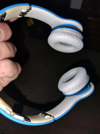 beats by Dre headphones - Thumbnail 5