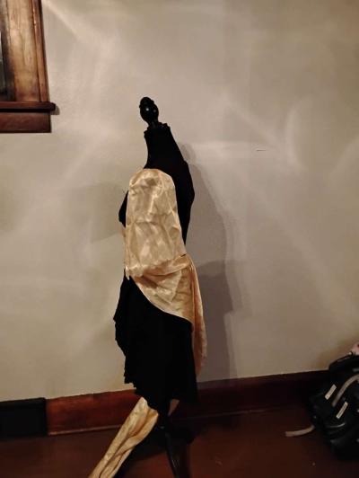 a dress - Thumbnail 3