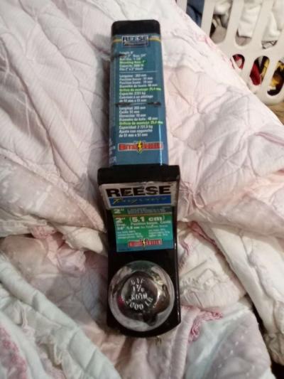 Reese trailer hitch 2in ball with it - Thumbnail 2