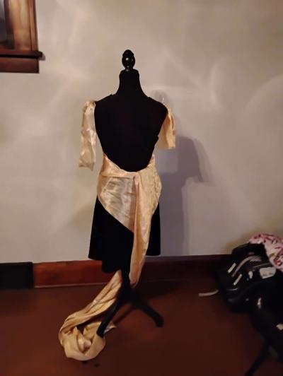 a dress - Thumbnail 2