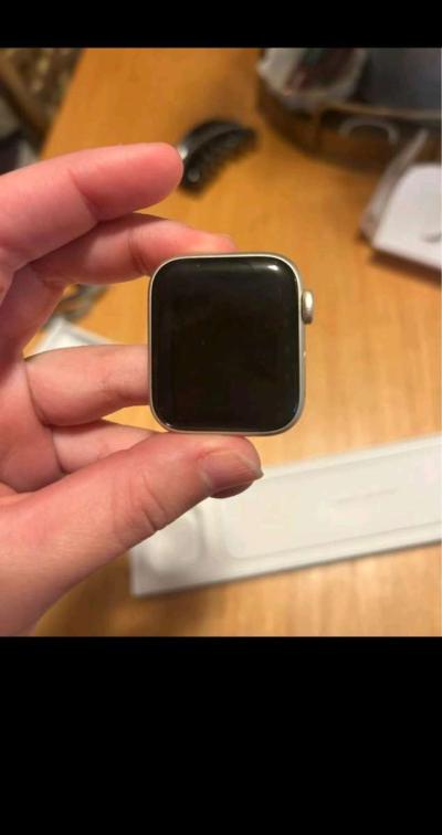 2nd Gen 40mm Apple Watch SE - Thumbnail 4