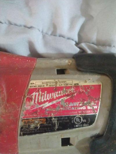 Milwaukee cordless sawzall - Thumbnail 2