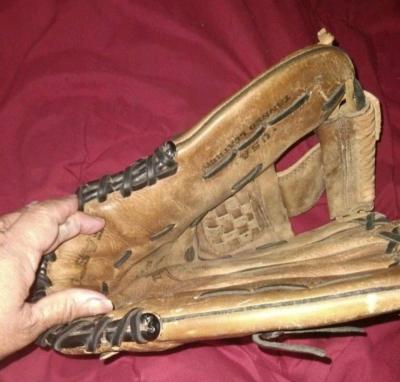 Baseball Glove - Thumbnail 2