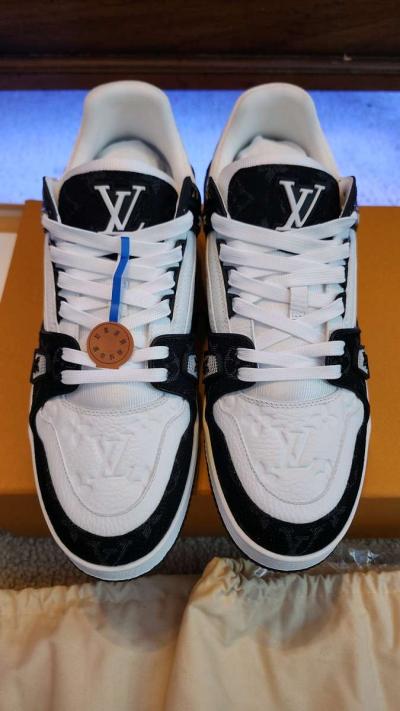 Black and white Louis Vuitton Trainers size 11 mens - Thumbnail 3