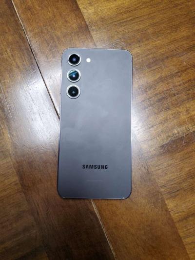 samsung s23 with tiktok and capcut installed - Thumbnail 2