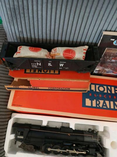 Vintage Lionel Train Set - Thumbnail 6